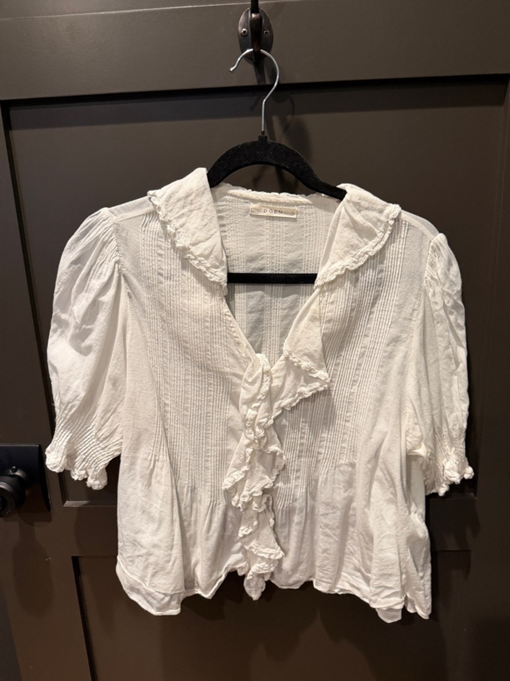 Doen White Ruffled Button-Front Women's Top Medium